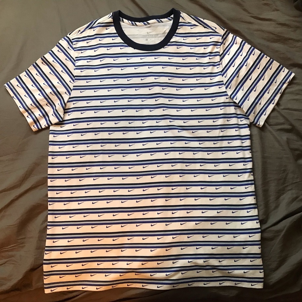 Men’s Nike Sportswear Club Stripe T-Shirt